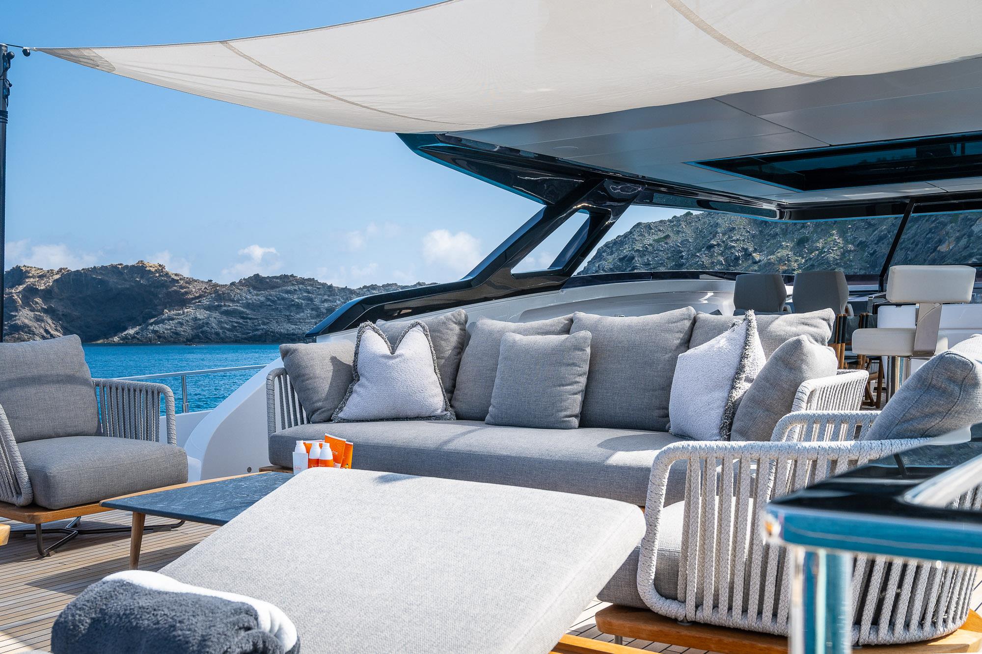2025 FERRETTI YACHTS 1000 